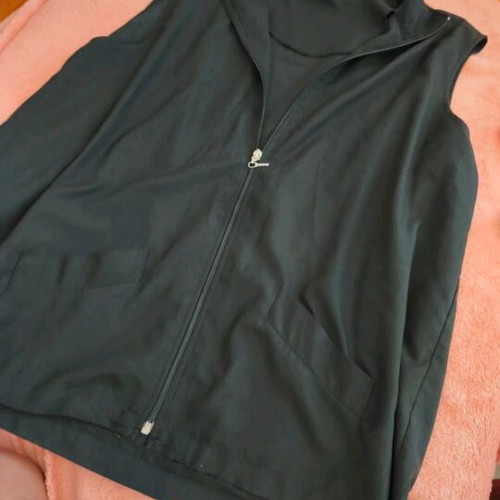 Unisex black vest with zipper like new