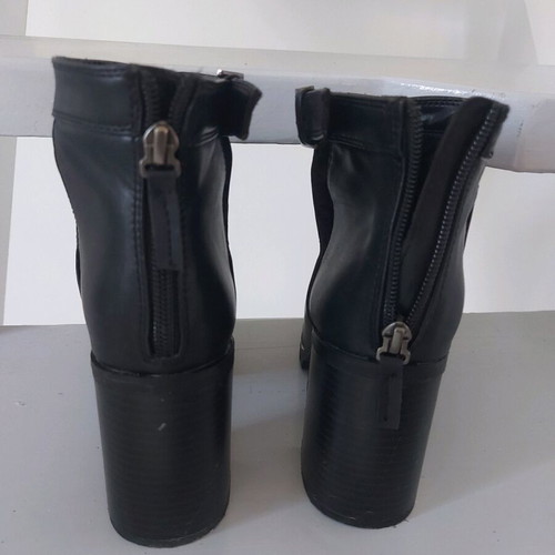 Black ankle boots with heel Pull & Bear like new condition