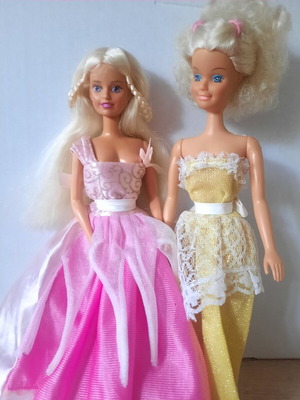 Retro Sindy and Tootsie dolls like new, vintage 90s set of 2