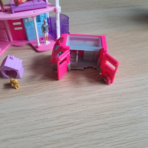 Barbieland Barbie Mini House with Mini Vehicles and 6 Mini Figures like new