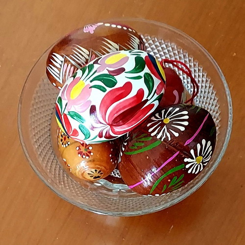 Handmade wooden Easter eggs like new, set of 5 pieces