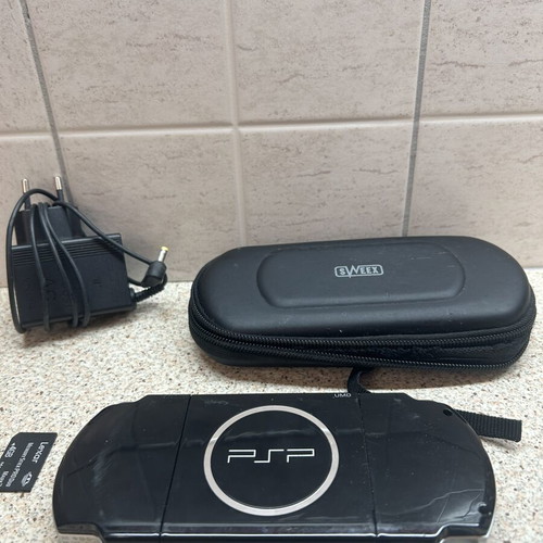 PlayStation Portable PSP like new with 4GB memory card and 10 games