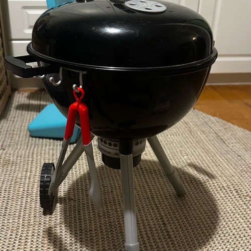 Children's charcoal grill toy with sound and light like new