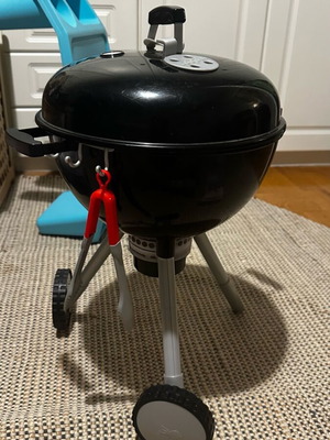 Children's charcoal grill toy with sound and light like new
