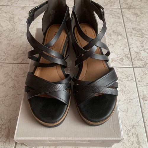 Tamaris women's black leather platform sandals like new, size 40