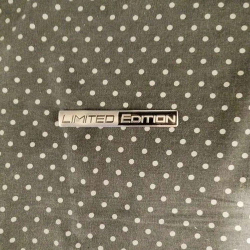 Metal car badges, 2 pieces, new