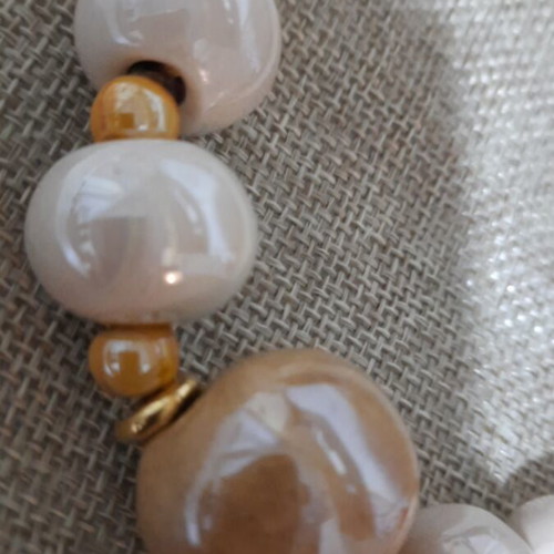 Handmade necklace with gold details and porcelain stones new, beige