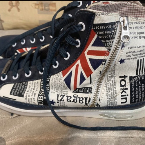 Men's Athletic Shoes like new, size 44, white and blue