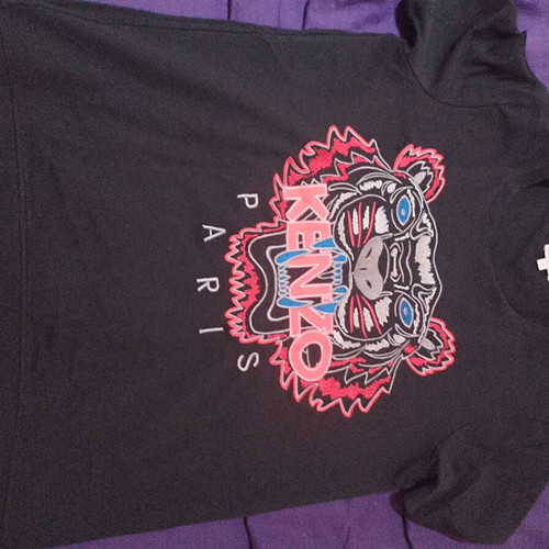 Kenzo black t-shirt size large, like new, slim fit