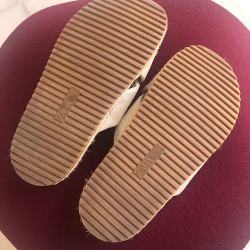 Zara cross strap beige sandals used, size 35