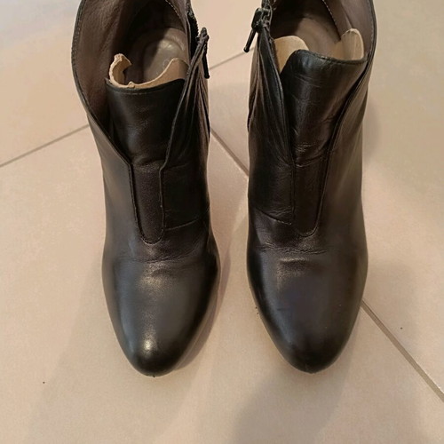 Carmens leather ankle boots like new, black, size 40