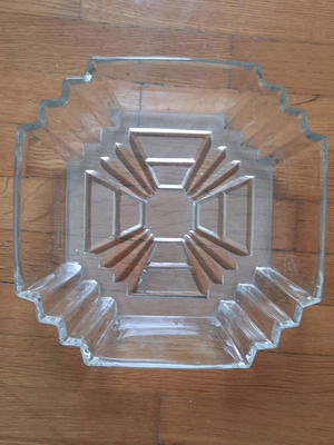 Square vintage platter used with embossed design 21×21cm