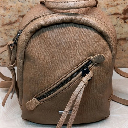 Women’s faux leather backpack like new, brown