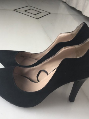Black suede pumps like new with pointed toe and high heel