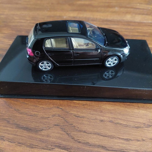 Volkswagen Golf V collectible model scale 1:43 like new