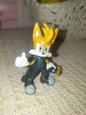 Sonic figure new, box only