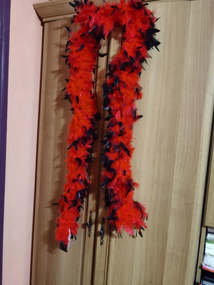 Feather boa red and black like new, 190 cm