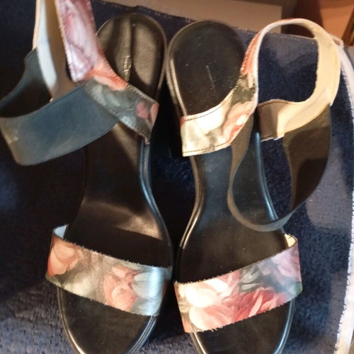 Heeled sandals like new, size 39