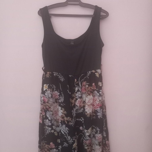 Shein women's jumpsuit like new, black top with floral bottom, size M