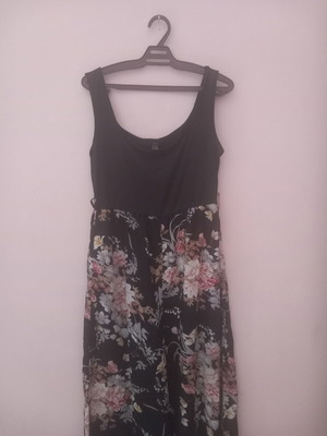 Shein women's jumpsuit like new, black top with floral bottom, size M