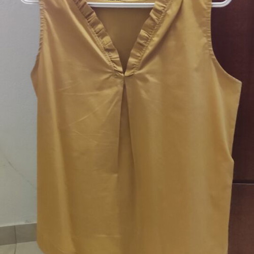 Sleeveless women's top like new, mustard color, size M