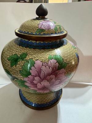 Vintage Chinese Cloisonné Vase (Ginger Jar) with Lid like new
