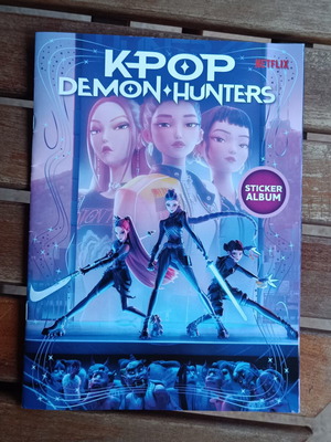 Άλμπουμ Kpop Demon Hunters σαν καινούριο με 86 κολλημένα αυτοκόλλητα