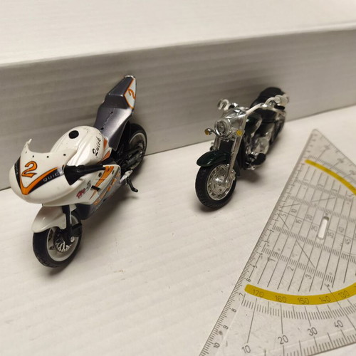 Motorcycles used, pack of 2, chopper and racing, 12cm each