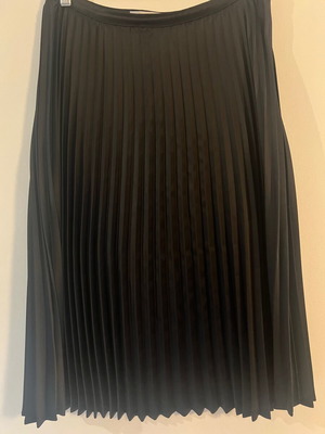 Gestuz classic black pleated skirt, A-line
