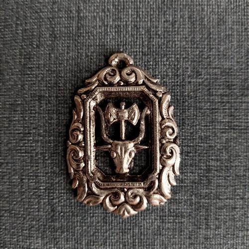 Vintage 90s metal pendant