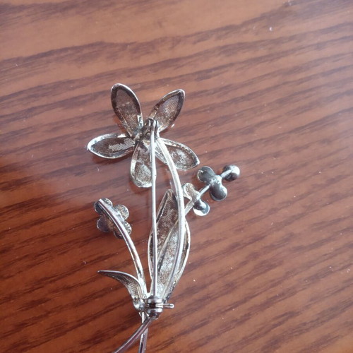 Pin used, approximately 7 cm long