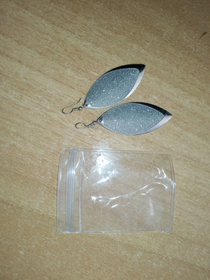Leaf design earrings new, silver