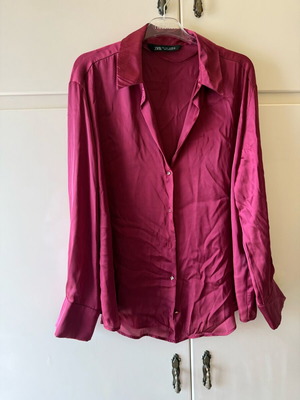Zara satin shirt size large like new, red