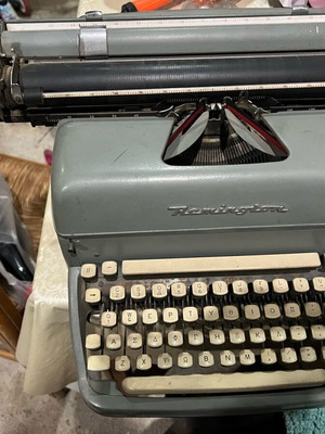 Remington typewriter used vintage collectible