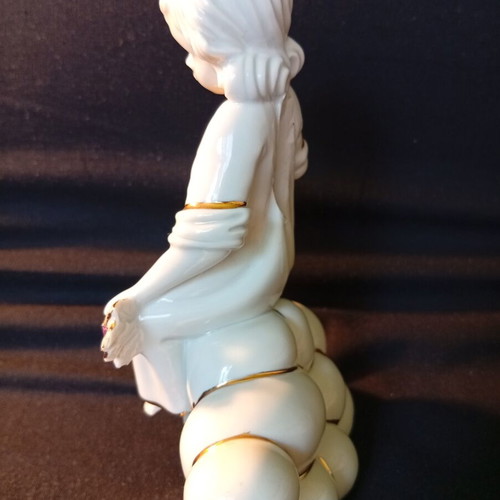 Capodimonte porcelain figurine like new, 15/12 cm