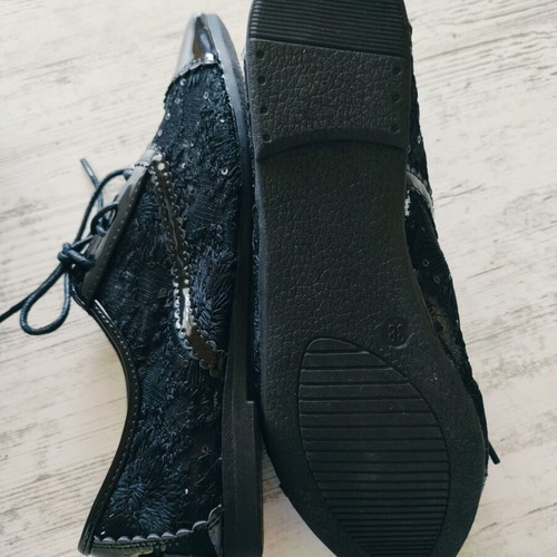 Black women's shoes with embroidery and patent leather new