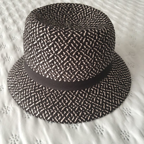 Hat black and white like new, size S, 55cm circumference