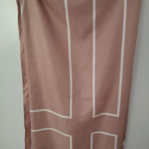 Satin scarf H&M like new, soft pink with white pattern 110×110