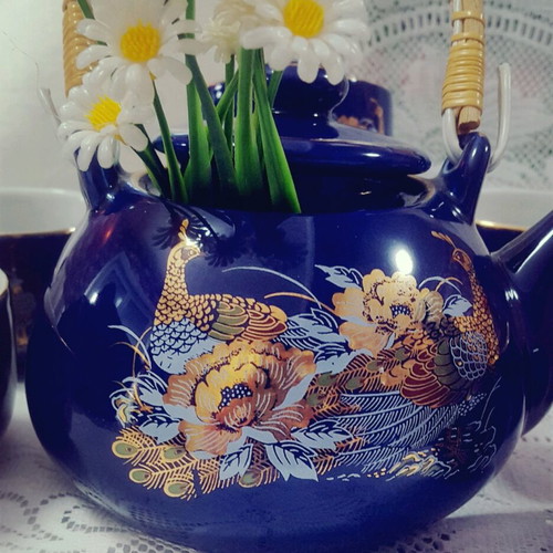 Vintage Japanese Style Tea Set like new, ceramic with peacock design