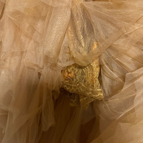 Formal dress like new, gold color, size M-L with tulle and lace