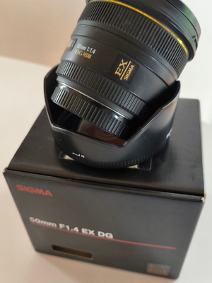 Sigma 50mm f/1.4 EX DG HSM lens Canon EF fit like new