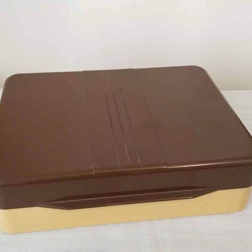 Plastic Sewing Box like new with threads and accessories