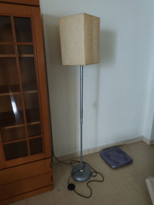 Φωτιστικό δαπέδου σαν καινούργιο