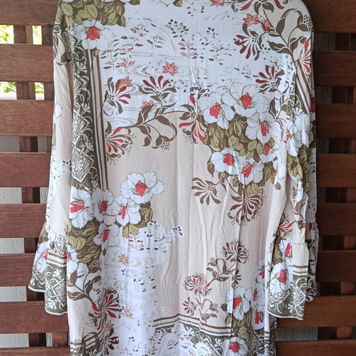 Chico's Floral Blouse with Flare Sleeves XL like new, beige multicolor