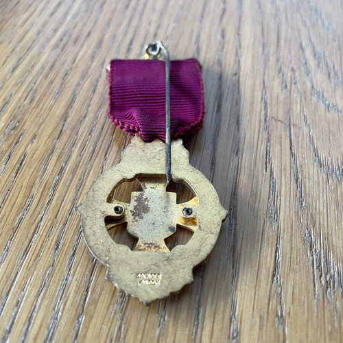 Royal Masonic pin used with burgundy ribbon