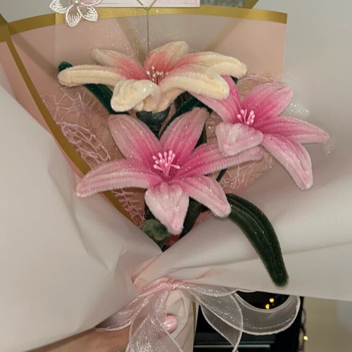 Bouquet new with beige and pink flowers
