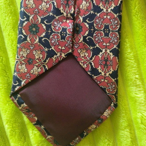 Men's Italian silk tie like new