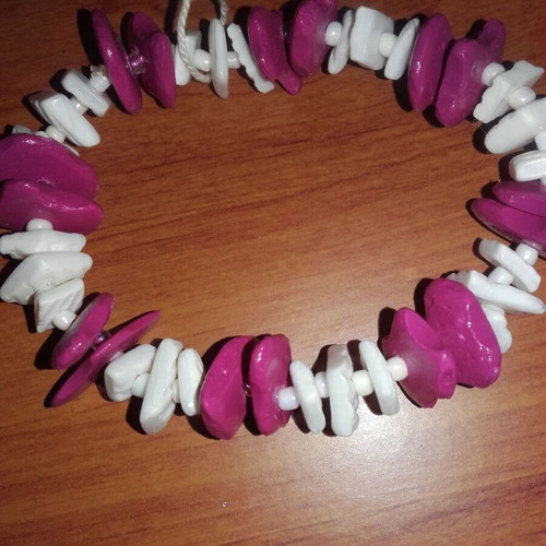 Bracelet pink white in excellent condition with elastic
