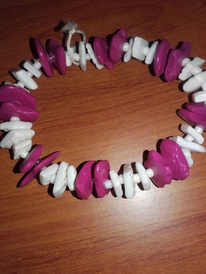 Bracelet pink white in excellent condition with elastic