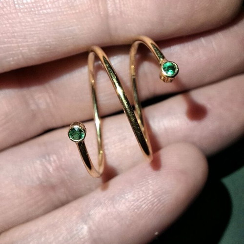 Silver 925° gold plated ring like new with green stone